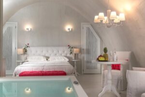 Honeymoon Suite with Indoor Heated Jacuzzi